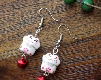 Christmas kitty earrings, glass earrings, jingle earrings, cat earrings, earrings, bell earrings, holiday earrings
