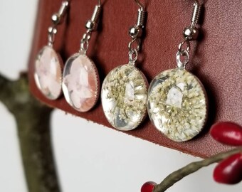 Resin dangle earrings, flower earrings, floral earrings, dried flower earrings, nature earrings