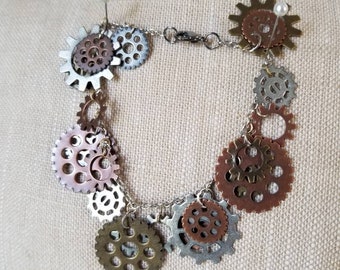 Gear dangle charm bracelet