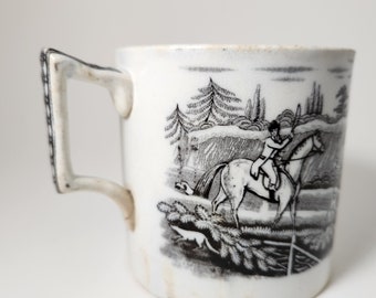 Taza grande antigua de Staffordshire en blanco y negro con escena de caza de zorros - Zorro escondido en arbustos alrededor de 1850