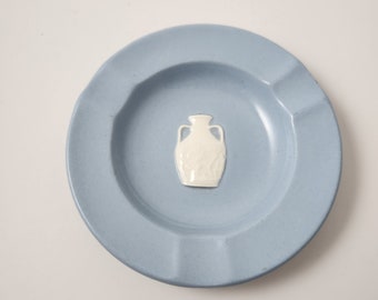Cenicero Wedgewood de Etruria Barlaston azul y blanco Amphora Queen's Ware, hecho en Inglaterra