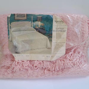 Vintage Mid Century Spuntuft Chenille Bedspread Bubble Gum Pink Pops