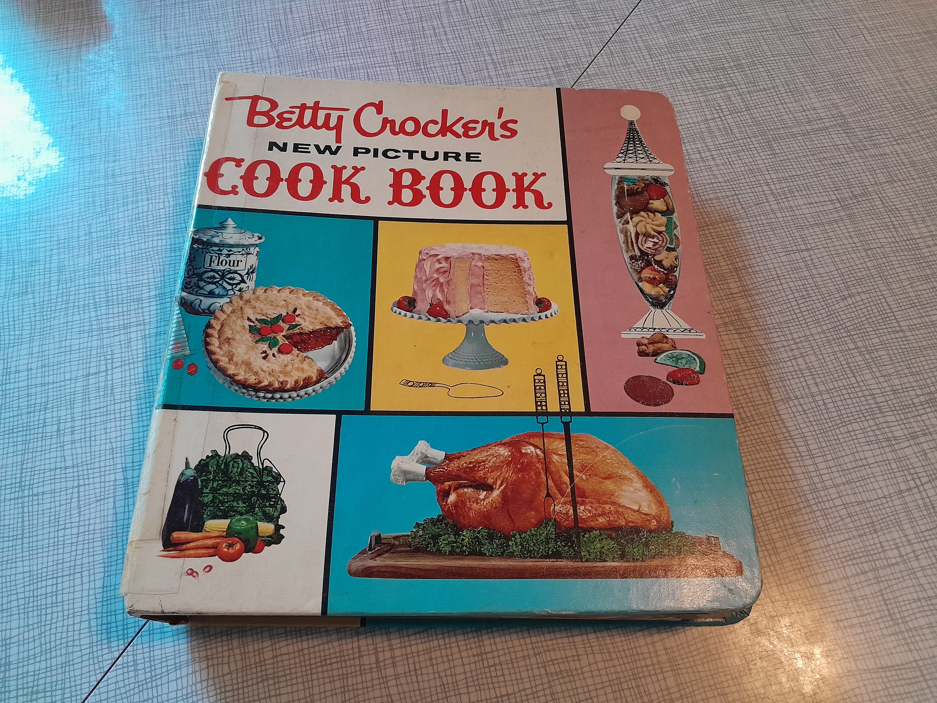 I have a first edition Betty Crocker recipe book with pictures from 1950 :  r/Old_Recipes