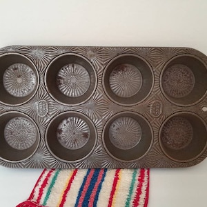 Vintage Ovenex Muffin Tin Pan 8 Cup Starburst Embossed EKCO