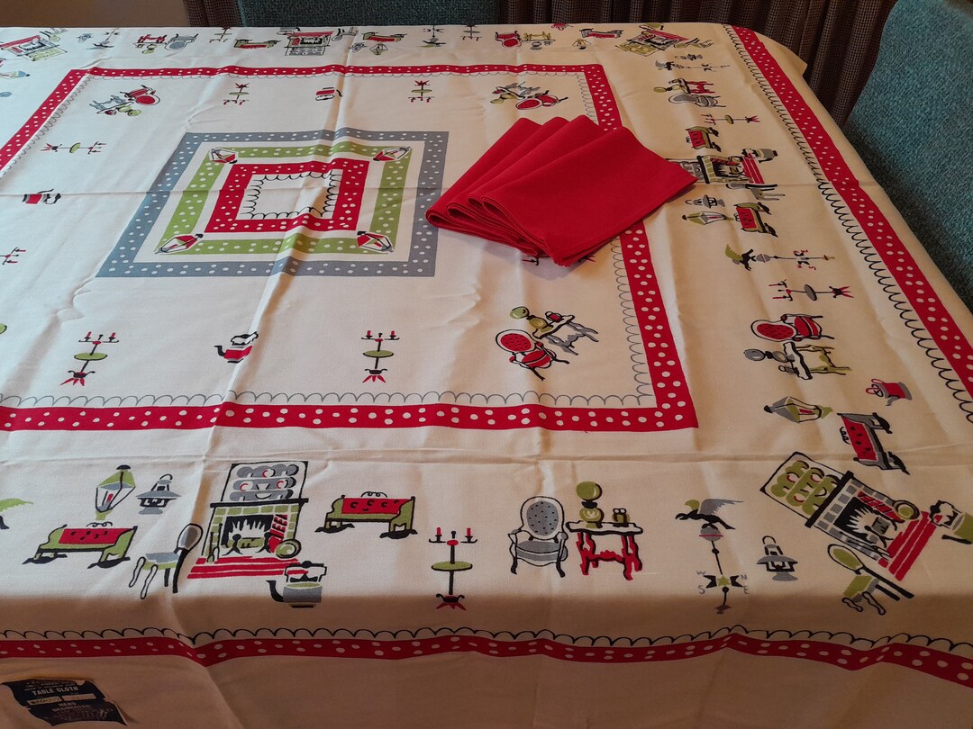 Vintage 1940s Old Stock Novelty Tablecloth and 4 Napkins Set Paper
