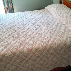 Vintage Chenille Bedspread Pink and White Double Wedding Ring Pattern Full