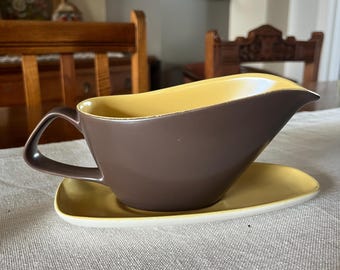 POOLE POTTERY England, Gravy Boat and Tray Set, 1960s, Twintone Series, Sweetcorn and Brazil (C107), Made in England