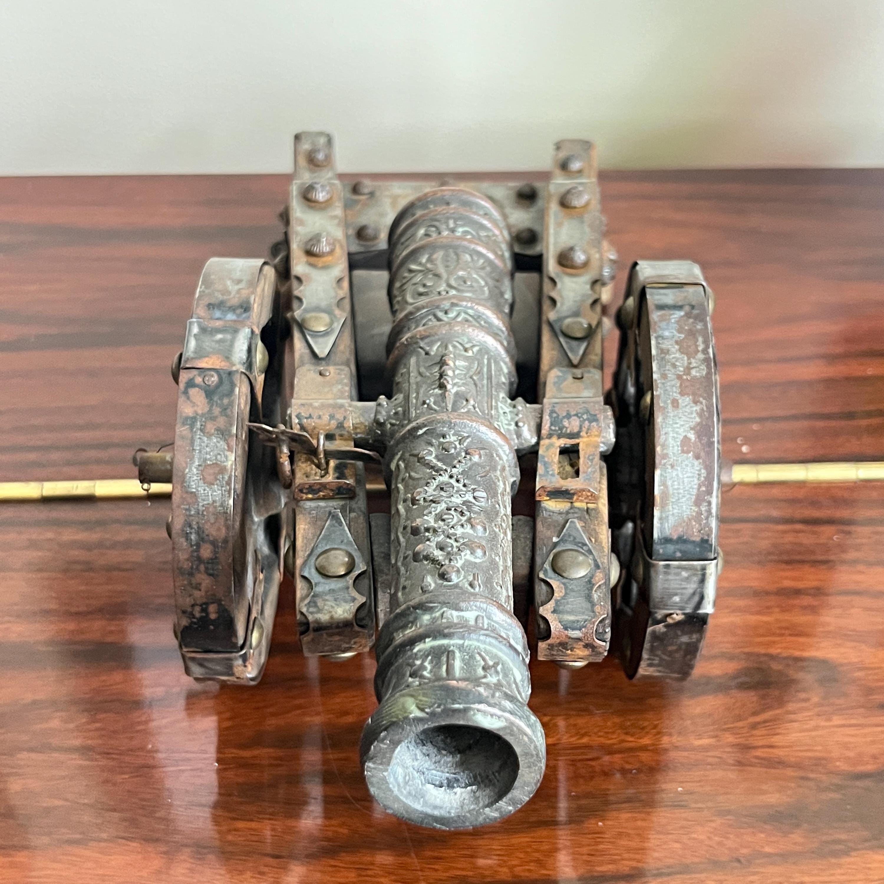 Canon Décoratif Vintage Imperial Carlos I - Modèle En Bois Et Métal - Occasion