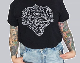 Moth Heart Women’s Sizing Crop Top T-shirt