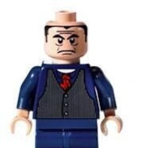 Lego MINIFIGURE Cruncher Block Torso azul escuro Speed Racer Colete listrado cinza azulado escuro e padrão de gravata vermelha