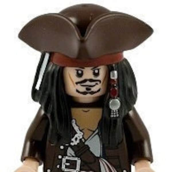 Lego MINIFIGURE Capitaine pirate Jack Sparrow Pirates des Caraïbes Johnny Depp Chapeau tricorne Veste Chemise blanche Ceintures Ceinture blanche