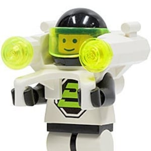 Pode incluir: Uma minifigura LEGO de astronauta com torso branco e logótipo verde, braços pretos e pernas brancas. A figura usa um capacete preto com viseira verde néon translúcida e um acessório de mochila branco com duas grandes luzes circulares verde néon.