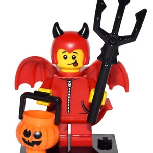 Lego MINIFIGURE Uroczy mały diabełek, seria 16 (kompletny zestaw ze stojakiem i akcesoriami)