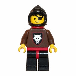 Lego MINIFIGURE Vintage robin hood Forestman Wolfpack - Eye Patch, Brown Arms and Black Legs, Black Hood and Red Cape