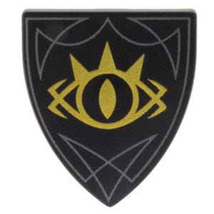Op de afbeelding: Een zwart schild met een gouden oogontwerp. Het oog is omgeven door een gestileerd, geometrisch patroon.