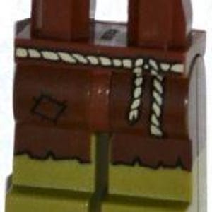以下が含まれることがあります： レゴのミニフィギュアの脚。茶色の胴体には白いロープのデザインと縫い付けられたパッチがあります。 下の脚はオリーブグリーンです。 デザインは素朴または冒険的なテーマを示唆しています。