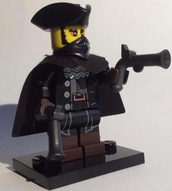 Lego MINIFIGURE The Mystery Man (Highwayman), Series 17 (Complete Set with Stand and Accessories)