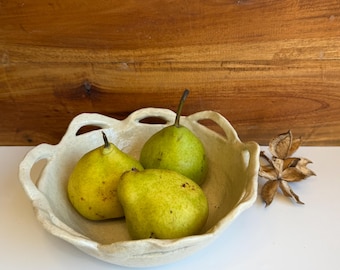 Ciotola da frutta in ceramica fatta a mano / Ciotola da portata scultorea in gres