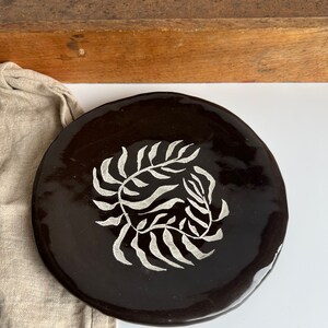 White leaf plate image 2