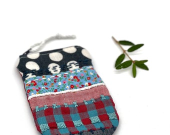 Roodblauw patchwork zakje met rits | Handgemaakte portemonnee | Langzaam gemaakt cadeau