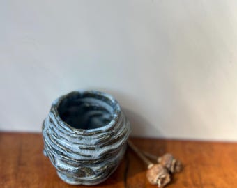 Vase fabriqué à la main en argile raku - vase sculptural plié en céramique texturée, poterie décorative faite main, petit vase décoratif