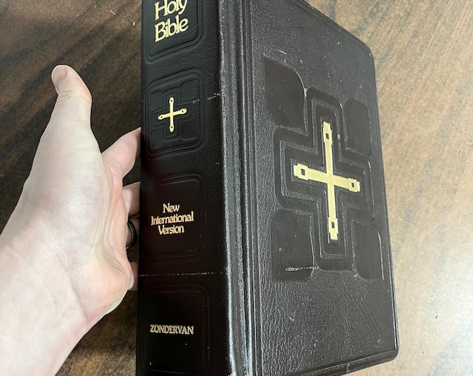 NIV 1978 (pre 1984) Pulpit Bible - Leather Hardcover - Out of Print NIV - Super Giant Print (Coffee table / display bible)