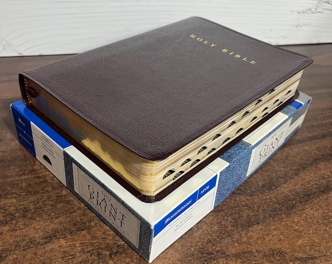 NIV 1984 Giant Print Bible Thumb Indexed - Burgundy Bonded Leather - NIV New International Version 84 printed in usa 0310906167 / 0310908159