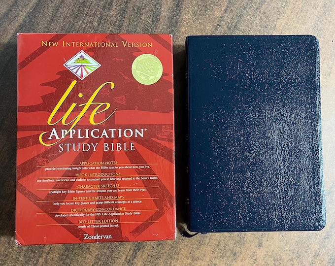NIV 1984 Life Application Study Bible - Navy Bonded Leather - Printed in United States America USA - Out of Print NIV 0310919819