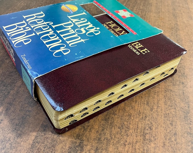 NIV 1984 Large Print Reference Bible Thumb Indexed - Burgundy LeatherLook - Out of Print NIV New International Version 0310905761