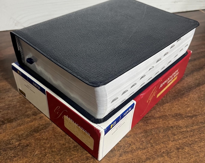 NIV 1984 Large Print Life Application Study Bible Thumb Indexed - Navy Bonded Leather - 0310917573 NIV 84, printed in united states usa