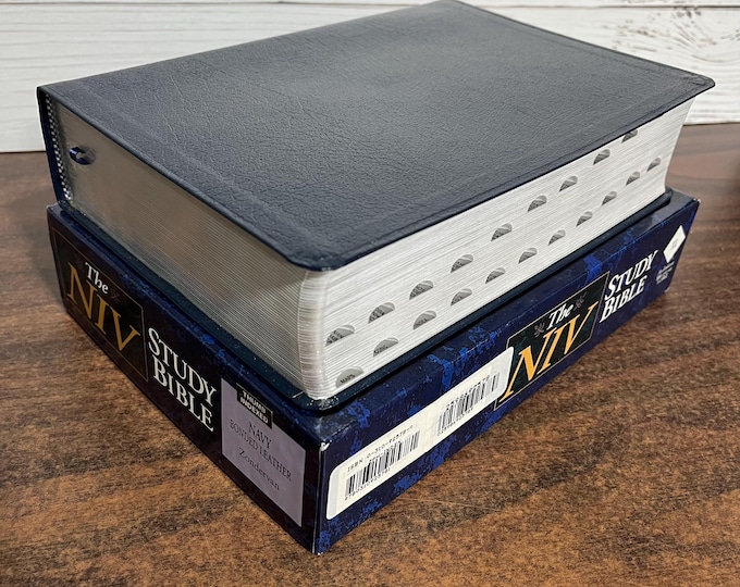 NIV 1984 Large Print Study Bible Thumb Indexed - Navy Blue Bonded Leather - Out of Print NIV 84, 1995 study notes