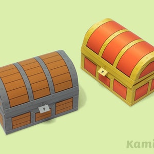 Puede incluir: Dos cofres del tesoro de papel, uno con una tapa gris y un diseño de madera marrón, el otro con una tapa dorada y un diseño de madera roja. Ambos cofres tienen una cerradura y una cerradura.