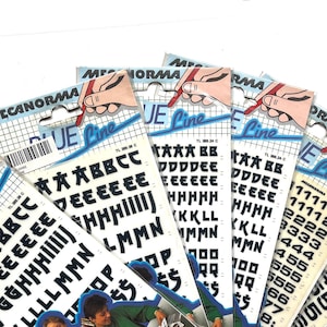 Peut inclure: Panneau en bois rustique avec l'inscription "Welcome to our home" dans un style manuscrit. Le panneau présente une finition vieillie et un design simple et accueillant, parfait pour un porche ou une entrée.