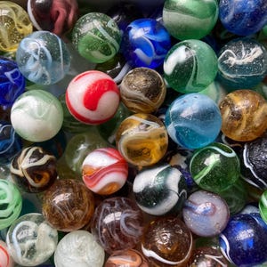 25 vintage European marbles, old Dutch Wirepull glass marbles, collectible mid century Veiligglas Swirl marbles