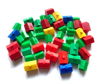 50 plastic houses, Monopoly game pieces from a Dutch Monopoly game, perfect for crafting and scrapbooking