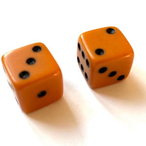 2 vintage large bakelite dice, 0.7 inch or 18 mm butterscotch catalin replacement dice for game playing