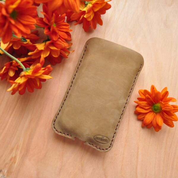 Custom-sized Simple Leather Phone Case / iPhone Pouch / Mobile Sleeve in Forest Green Leather