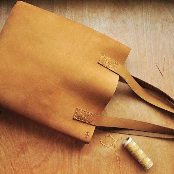 Simple Leather Tote Bag / Leather Bag / Leather Purse / Minimalist Bag in Camel Brown Leather