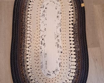 Oval farmstyle tabletopper/table runner/farmstyle rug Black/Ivory Jelly roll table runner