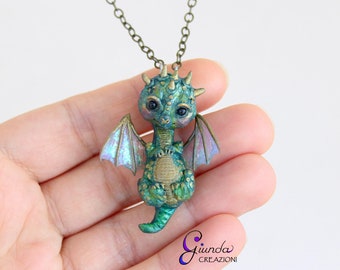 Baby Dragon, collar de arcilla polimérica hecho a mano