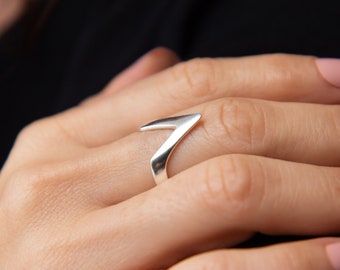 Sterling Silver ring- V Shape Ring- Triangle ring- Minimalist Ring- Solid Silver