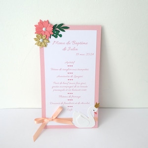Menu rectangulaire avec cygne et fleurs, corail, doré et blanc pour baptême, communion…fait main