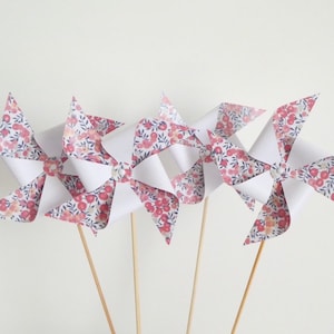 Mulino a vento Liberty Wiltshire pisello odoroso e bianco per la decorazione della tavola di battesimo, comunione, compleanno, matrimonio... fatto a mano
