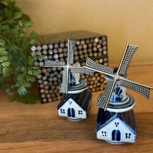 Delft windmill salt and pepper shakers, Delft Blue salt and pepper shakers, Vintage Dutch salt pepper shakers, Made in Holland, Delft blue