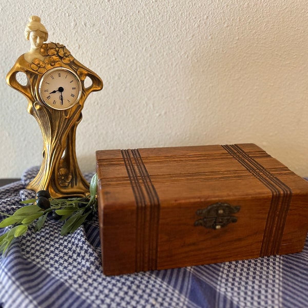 Vintage Art Deco wood chest, Wood keepsakes box, Art Deco carved wooden chest, Vintage hope chest, vintage Wood stash box