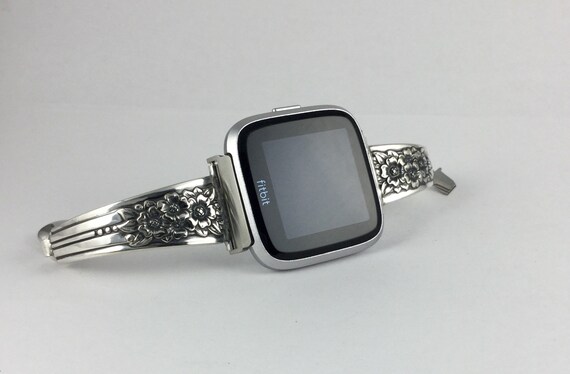 fitbit versa lite band size