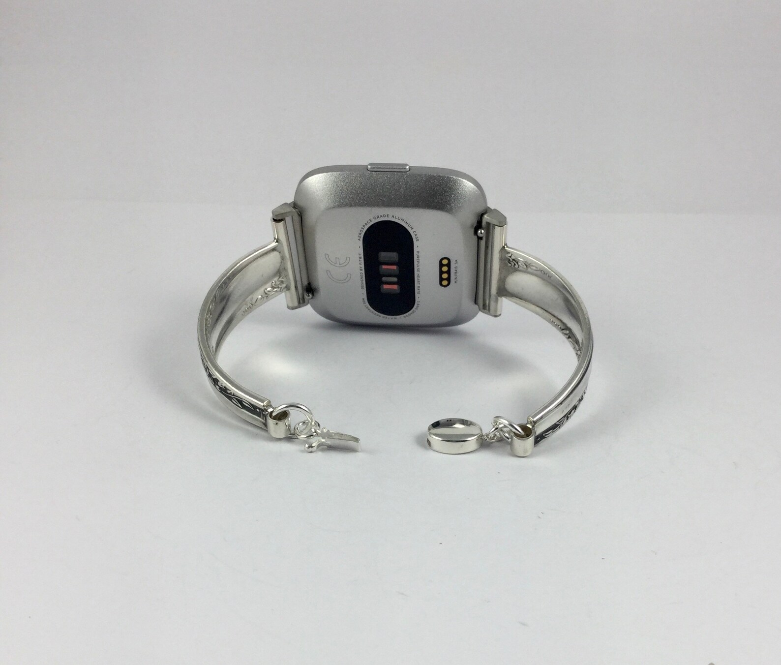 fitbit versa 2 band sizes
