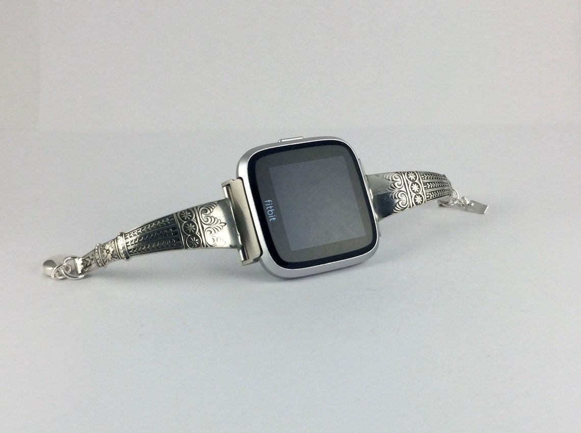 fitbit versa bands size
