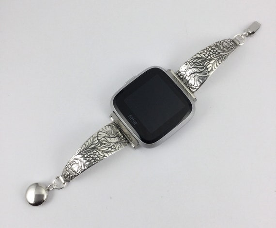 fitbit versa bands size