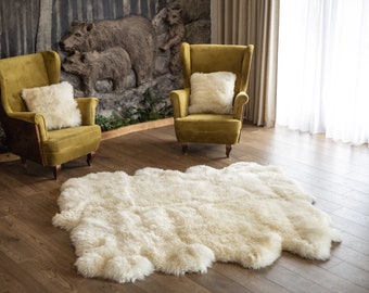 Tapis en peau de mouton véritable blanc crème naturel, jeté en peau de mouton géante Sexto, tapis en peau de mouton véritable, décor scandinave, canapé, tapis en peau de mouton